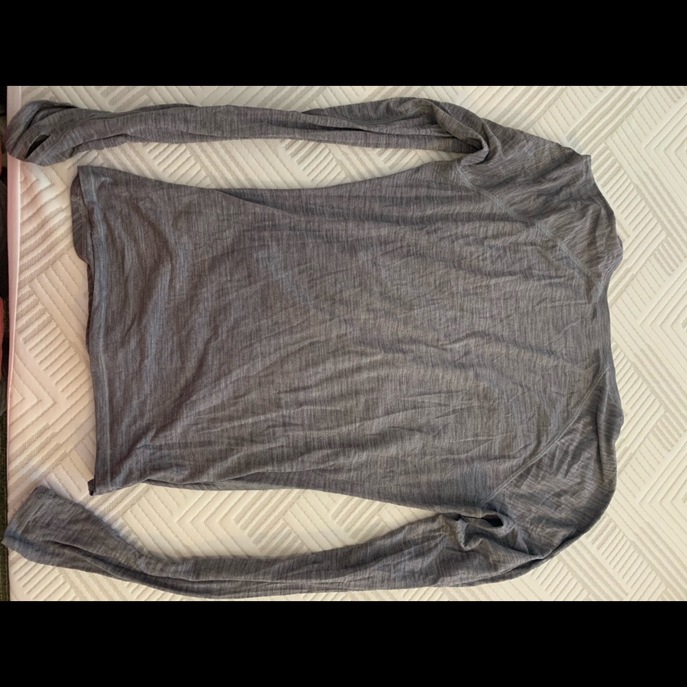 Lululemon size 10 long sleeve